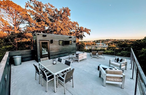 Florence House | Modern Home | Fire Pit | River View