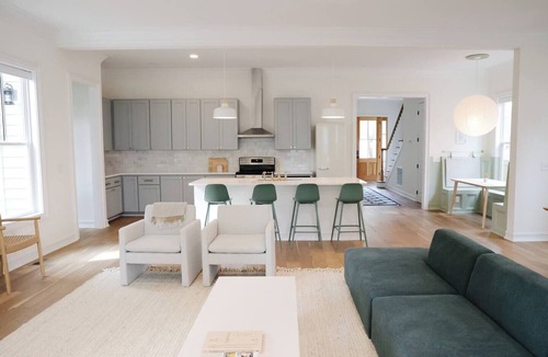 Wilmington Historic District House | Modern home with lookout in the heart of downtown