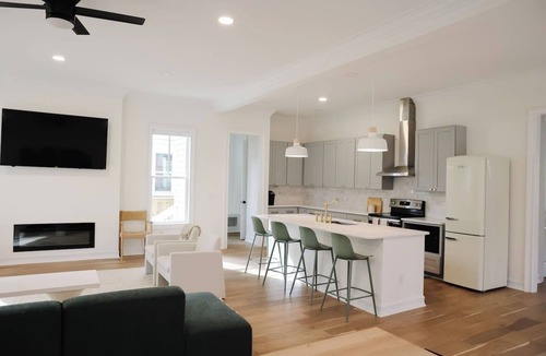 Wilmington Historic District House | Modern home with lookout in the heart of downtown
