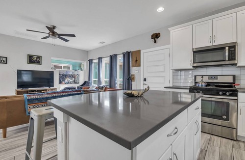 Parker Lane House | Modern Home with pool downtown (30 day plus)