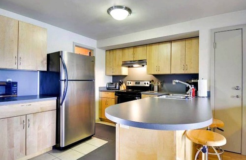Barton Hills Condo | Modern Loft in the Heart of ATX | Walk to Zilker Park