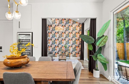 East Cesar Chavez House | Modern Luxury Home - Minutes from Lady Bird Lake