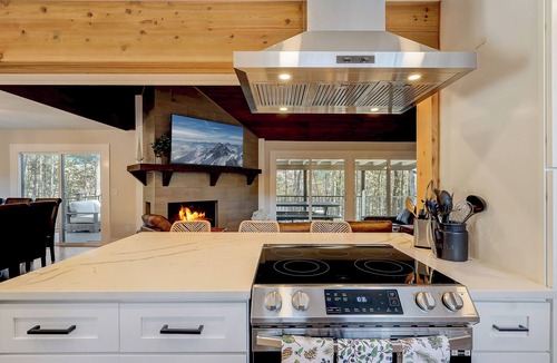Buford House | Modern Luxury Lakehouse w/Private Dock on Lanier!