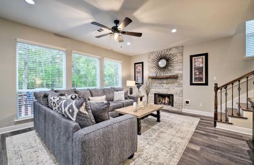 Montgomery House | Modern Montgomery Home w/Backyard, Deck, & Grill