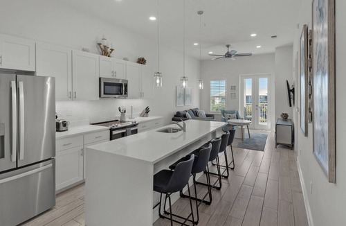Gulf Place Condo | Modern + New Construction & Gulf Views; 3 Pools & Steps to Beach