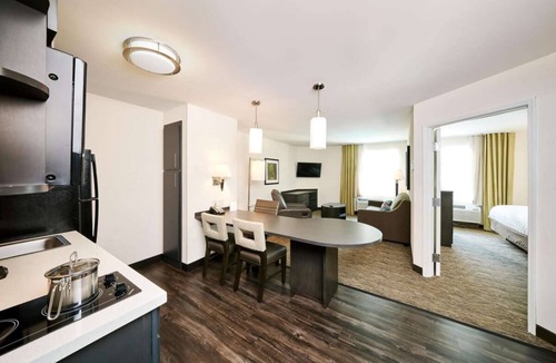 Plano Hotel | Modern Oasis in Plano, Texas! 2 Spacious Units, Full Kitchen, Pets Allowed!