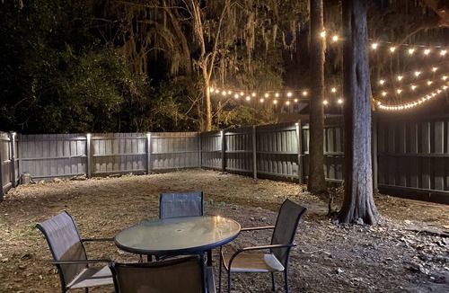 Historic District Apartment | Modern, pet friendly apartment walking distance to downtown.