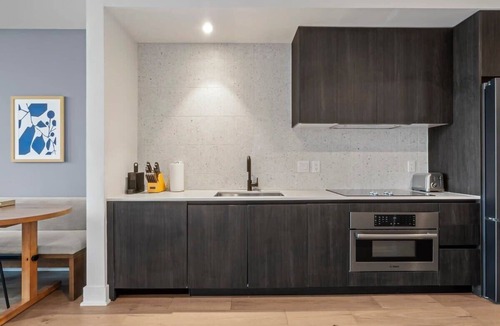 East Cesar Chavez Condo | Modern Rainey St Oasis - Pool & Stunning Views