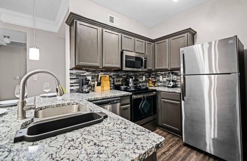 Fossil Creek Apartment | Modern Refined 2BR 2BA Apartment with Pool Access