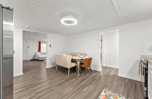 Murrayville House | Modern Retreat- Hollywood 50s Lounge & Billiards