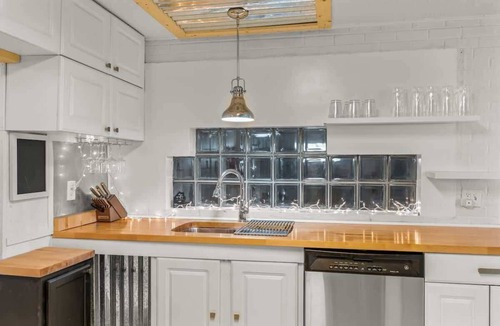 High Point House | Modern Retreat | Hot Tub | Bar | Patio | HPU