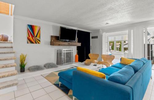 High Point House | Modern Retreat Hot Tub Bar Patio HPU
