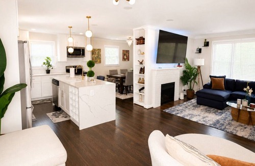 Hillcrest Heights House | Modern Retreat - Hot Tub - EV Charger - 15 Mins to DC