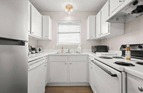 Chisholm Valley South Apartment | Modern - Round Rock 1BR -Near Austin - King Bed