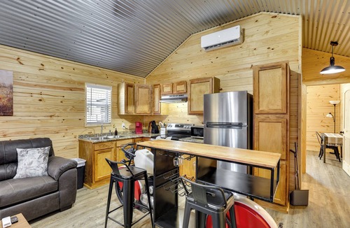 Joaquin House | Modern Sabine River Cabin, 3 Mi to Boat Launch!