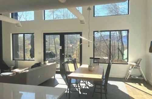 Old Fort House | Modern Sanctuary - Firepit, Grill and Fireplace