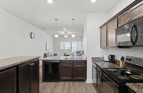 Savannah Apartment | Modern Savannah 2BR Near Shopping