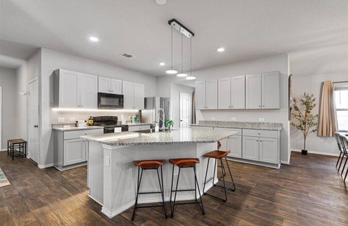 Austin House | Modern, Spacious Home 4BR Near Airport & Tesla