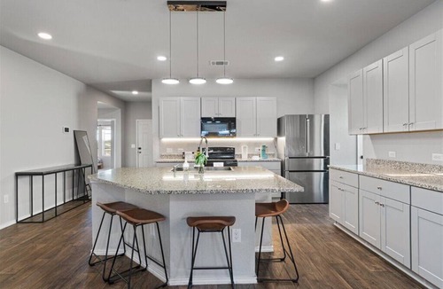 Austin House | Modern, Spacious Home 4BR Near Airport & Tesla