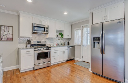 Parkville House | Modern & Spacious Townhome: 9 Mi to Dtwn Baltimore