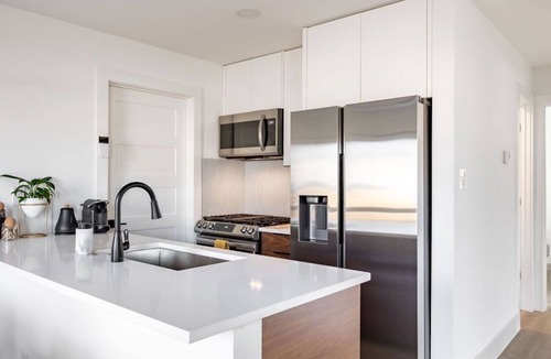 East Congress Condo | Modern St. Elmo 2 Bedroom 10 Min- DT/Zilker