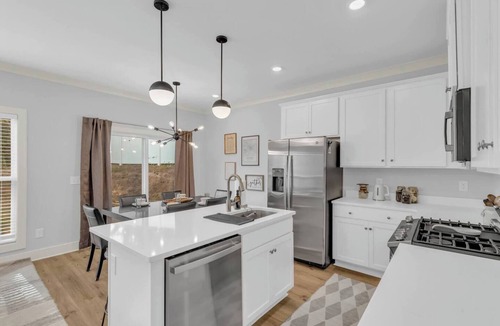 Spartanburg Villa | Modern Stay | Luxe 3BR | Sleeps 10 | 2 Min DT