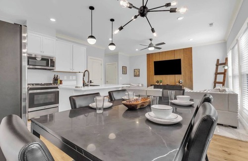 Spartanburg Villa | Modern Stay | Luxe 3BR | Sleeps 10 | 2 Min DT