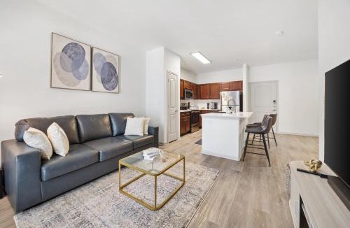 Frisco Apartment | Modern Styled 1 King Sofa Bed Retreat Frisco, TX