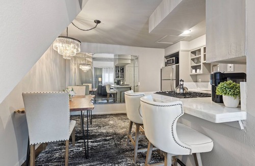 Old East Dallas Condo | Modern & Stylish 2BR/1BA loft in Dallas’ Historic Deep Ellum/Junius Heights District. Features king & queen beds, private balcony, and access to an offsite award-winning courtyard retreat.