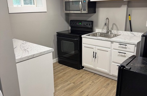 Woodlawn House | Modern Suite near Downtown Baltimore