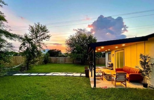 Sweetbriar House | Modern Texan Family Home - 4BD 3BA - 10 minutes from DT