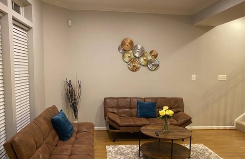 Elkridge House | Modern Townhome In sought after area!