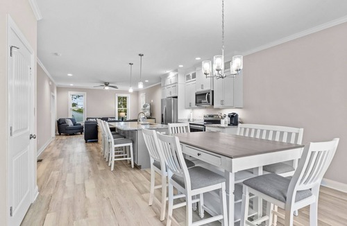 Morehead City House | Modern townhome near the beach with fast WiFi, balcony, central AC & private W/D