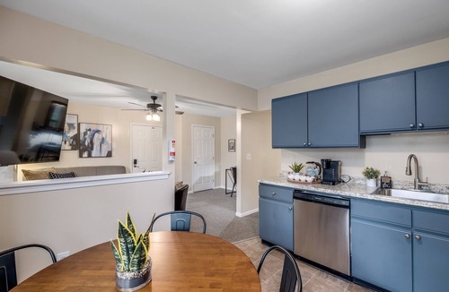 Ypsilanti Apartment | Modern Updated Retreat Near EMU: Full Amenities, Easy Access