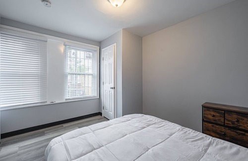 Anacostia Bed & Breakfast | Modern Urban - Stay in the beating heart of D.C. Embrace modern at our city spot