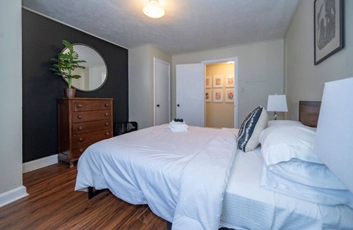 Lynchburg Apartment | Modern-Vintage 2BR Apt!