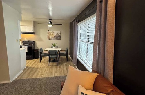 Waxahachie Apartment | Modern Western | Sleeps 4 | Heart of Waxahachie