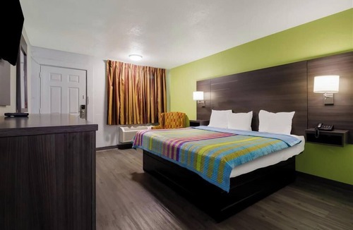 Beaumont Hotel | Monsoon Inn