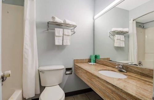 Beaumont Hotel | Monsoon Inn