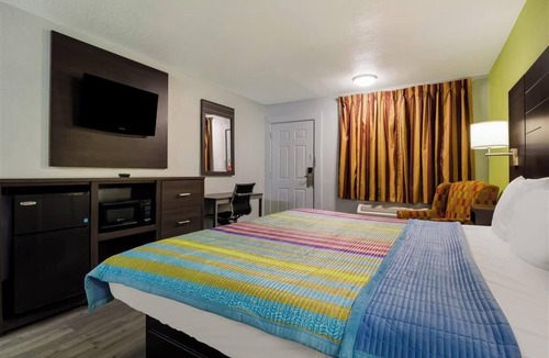Beaumont Hotel | Monsoon Inn