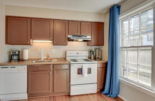 Montgomery Village House | Montgomery Village Townhome with Patio 27 Mi to DC!