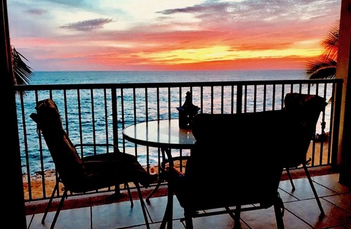Makaha Condo | MONTH SPECIAL! AMAZING BEACHFRONT-FREE PKG,WiFi-POOL,HOT TUB,BBQ,BR PORTABLE AC!