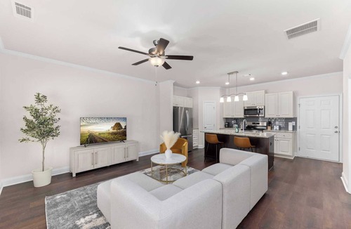 Lilburn House | Month2Month｜Lush Yard｜Garage Access｜Pet-Friendly｜Spacious 3B｜Flex-Lease #42000