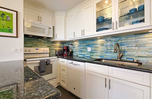 Waikiki Condo | Monthly Discovery Bay 2719 Ocean/Sunset/Marina/City Views 1 Bdrm 1 Kng Bed