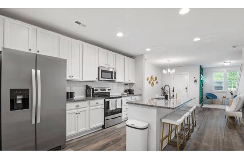 Charlotte House | Morden 3BR townhome near uptown CLT+Private Backyard