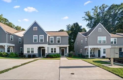 Charlotte House | Morden 3BR townhome near uptown CLT+Private Backyard