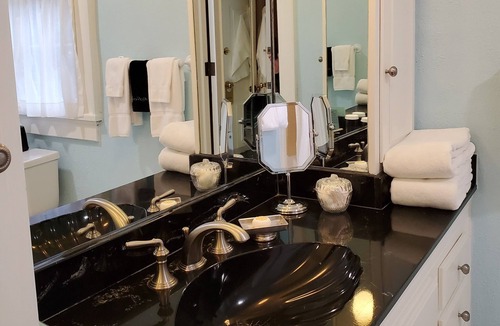Dilworth Bed & Breakfast | Morehead Inn