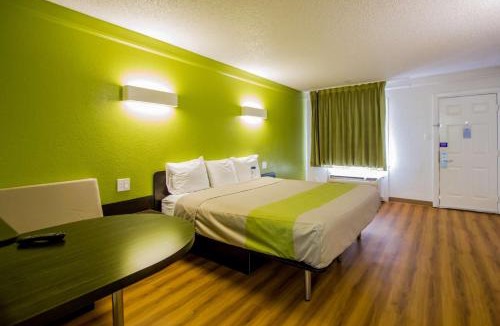 St. Johns Hotel | Motel 6-Austin, TX - Midtown