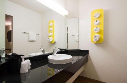 St. Johns Hotel | Motel 6-Austin, TX - Midtown