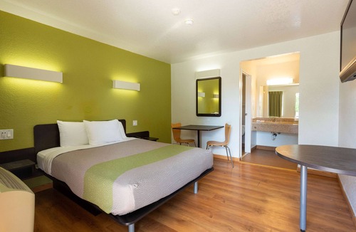 Camp Springs Hotel | Motel 6 Camp Springs, DC - South Camp Springs